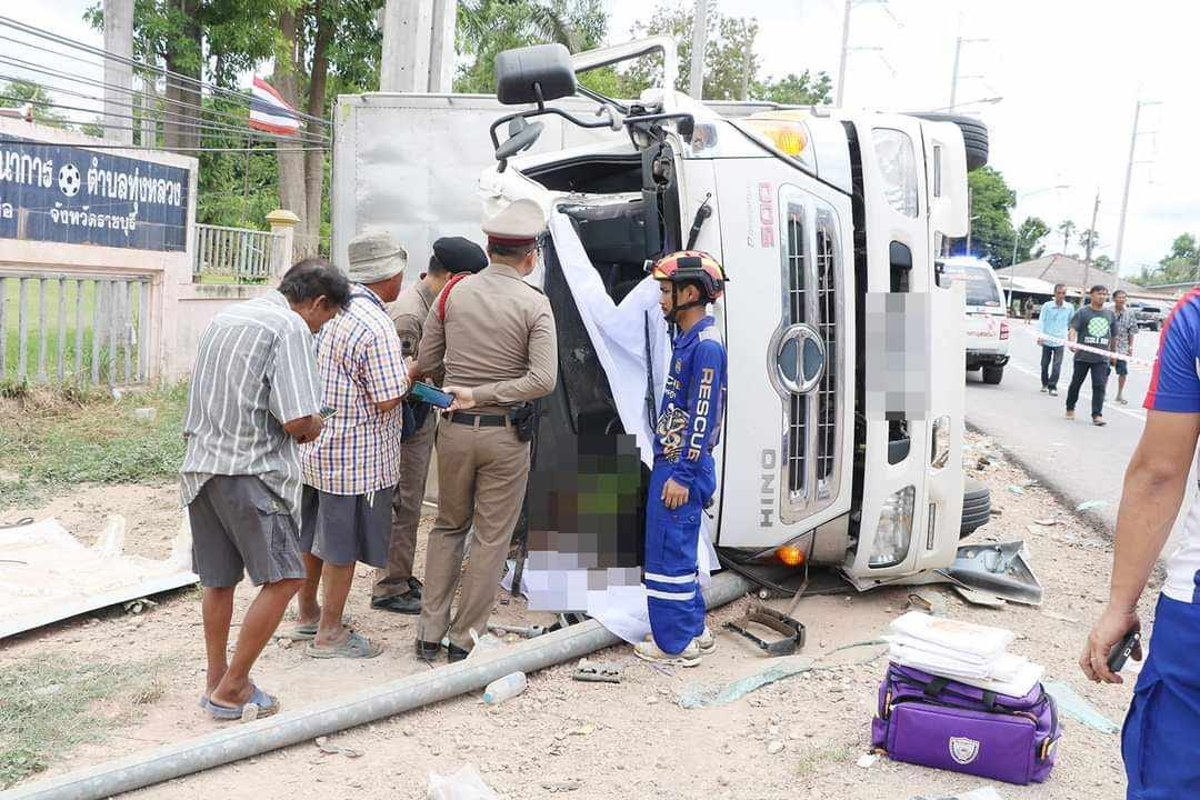 ထိုင်းမှာ ကားမှောက်၍ မြန်မာရွှေ့ပြောင်းလုပ်သား နှစ်ဦး အပါဝင် ၃ ဦးသေဆုံး