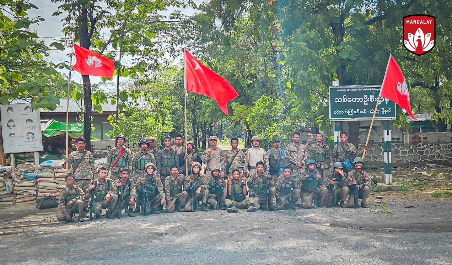 စဉ့်ကူးက စစ်ကောင်စီတပ်စခန်း ၁၁ ခုကို မန္တလေး PDF သိမ်းပိုက်