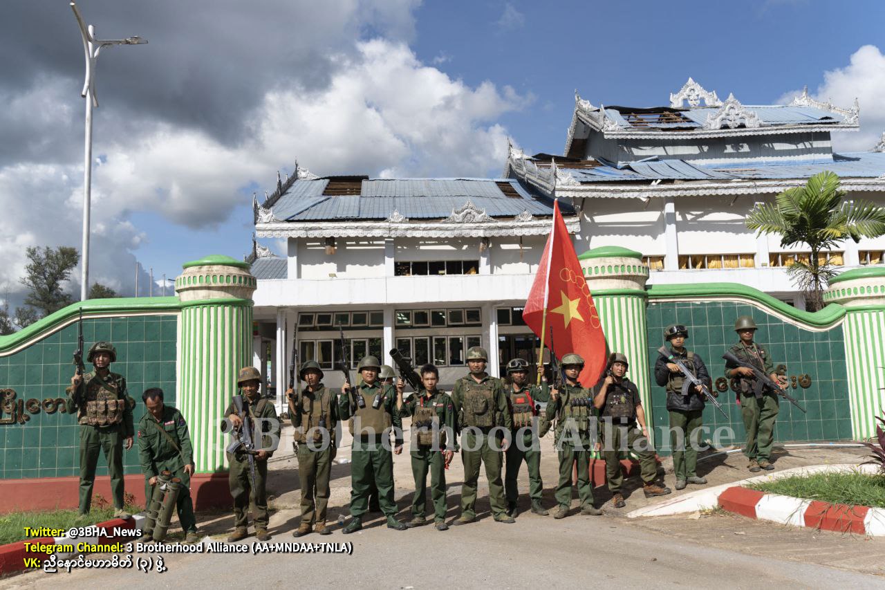 လားရှိုးမြို့သိမ်းတိုက်ပွဲ ဓါတ်ပုံများ ညီနောင်မဟာမိတ်ထုတ်ပြ