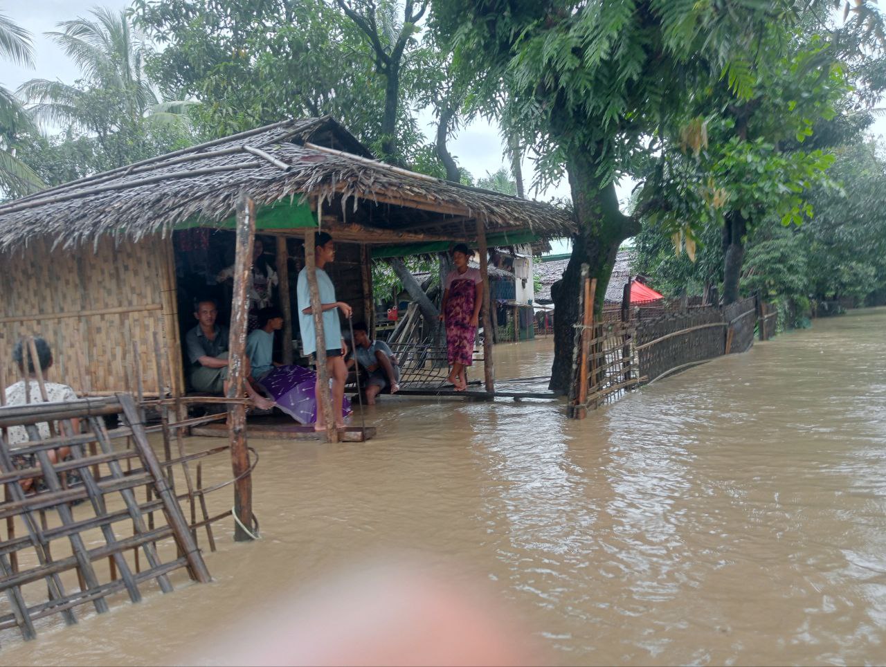 ရခိုင်မြောက်ပိုင်း မိုးသည်း လေးမြို့မြစ်ရေတက်လာ