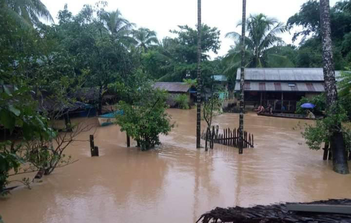 မင်းပြား ဖုံသာချောင်းမှာ ရေကြီးနေ၊ အိမ်ခြေ ၂၀၀ ကျော် မျောပါသွား၊ သေဆုံးမှုရှိ