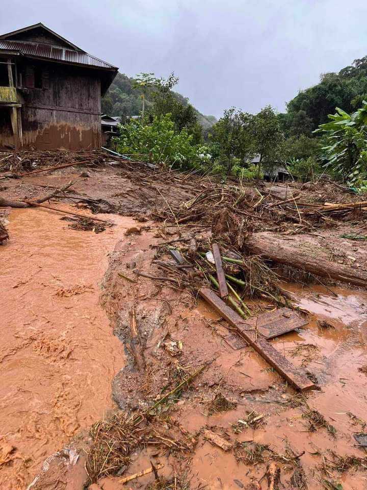 ရှမ်းတောင် လွိုင်လင်မှာ တောင်ကျရေကြောင့် နေအိမ် ၅၀ ကျော် ရေထဲမျောပါ၊ လူ ၂၀ ဦးသေဆုံး