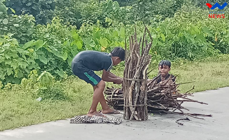 ရခိုင်က ထိန်းချုပ်နယ်မြေတွေမှာ ဒေသခံပြည်သူတွေရဲ့ လူမှုစီးပွားလည်ပတ်မှု ခက်ခဲနေကြ