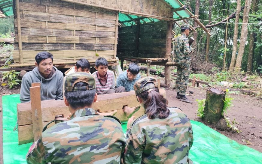 အမ်းမြို့ (နပခ) တိုက်ပွဲမှ ထွက်ပြေးလာသော စစ်ကောင်စီတပ်ဖွဲ့ဝင် ၄ ဦးဖမ်းဆီးရမိ